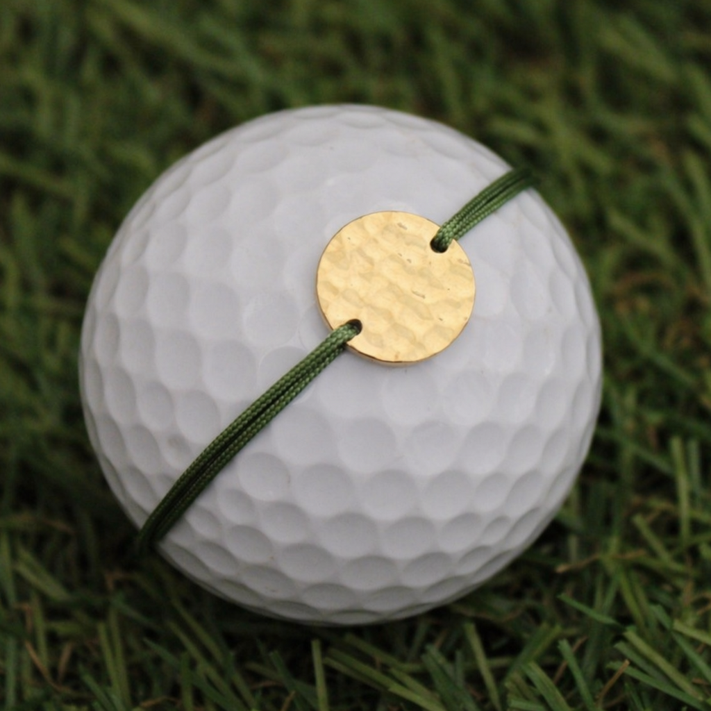 Bracelet balle de golf doré cordon